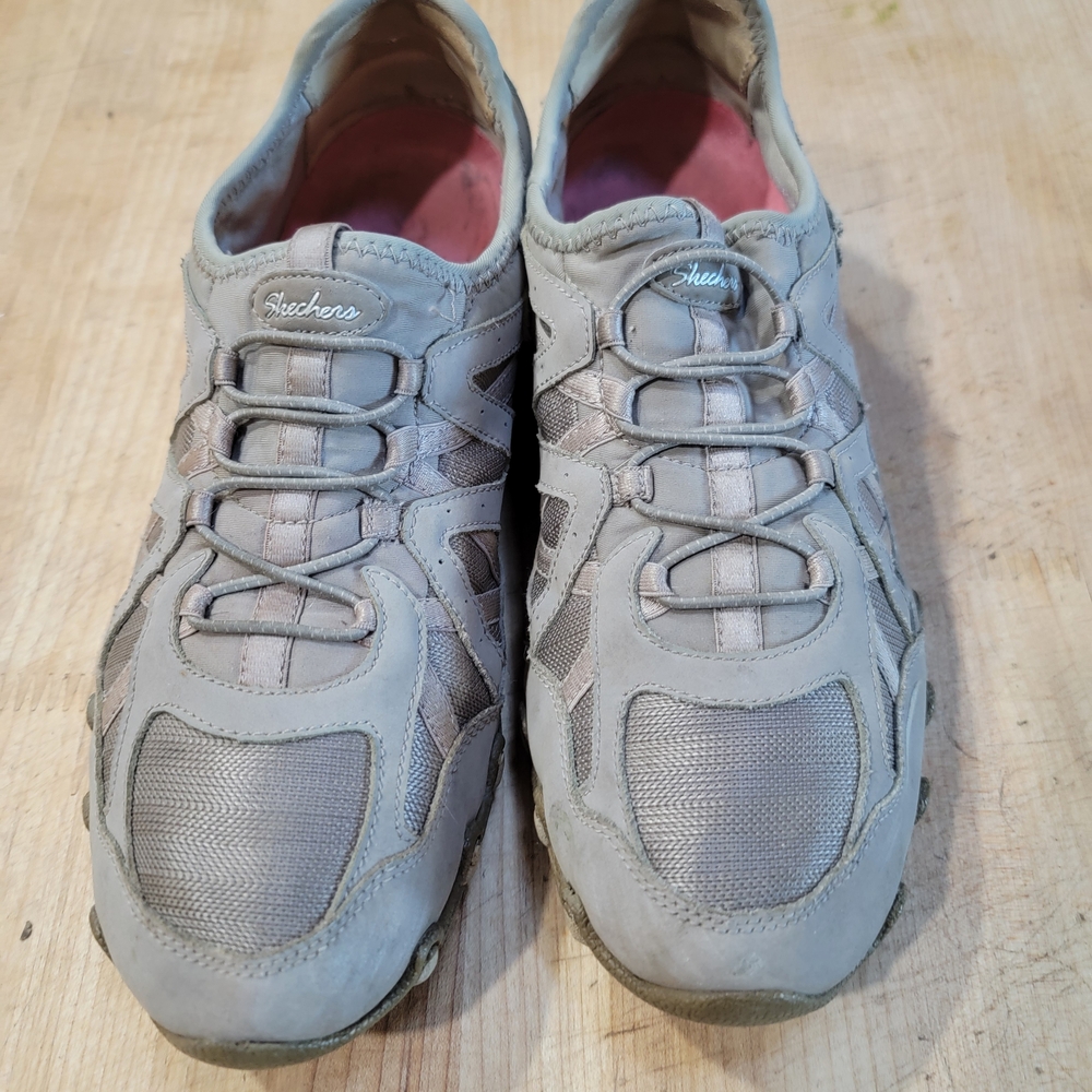 Skechers Women's Gray and Pink Athletic Shoes